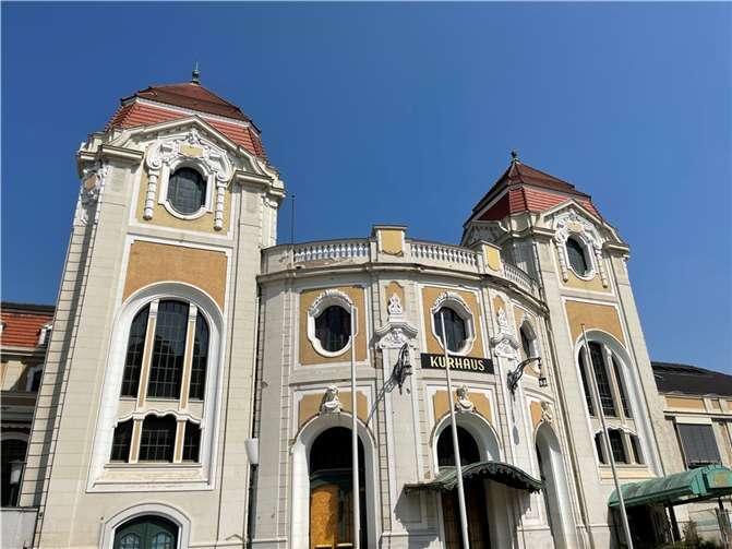 „In Bad Neuenahr zu bleiben war selbstverständlich“ Im Kurhaus wird die Praxis öffnen und somit gleich in Nähe der Ahr. Foto: ROB