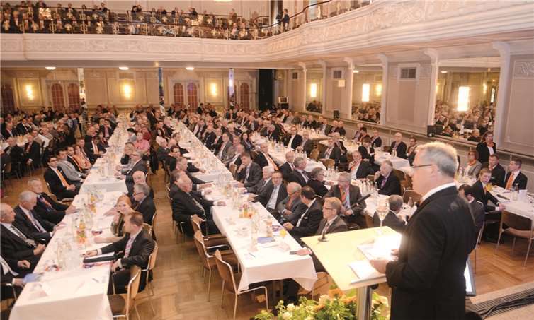 Im Kurhaussaal kamen die gewählten Interessenvertreter der Mitgliedergemeinschaft zusammen.