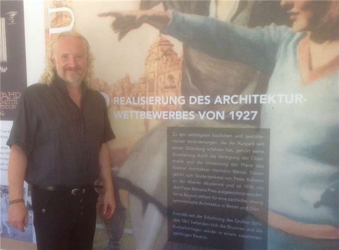 Im Kurpark erinnert eine Tafel an den Architekturwettbewerb 1927. privat