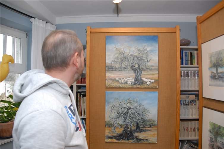 Im Laufe der Jahre ist eine große Zahl von Bildern und Drucken des ehemaligen Gymnasiallehrers entstanden, die sich die Besucher in der Hausgalerie noch bis zum 22. Dezember ansehen können.