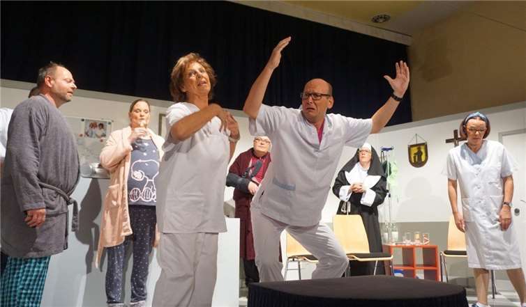 Im Leutesdorfer Krankenhaus „Laurentius“ geht es hoch her. Fotos: STUKO