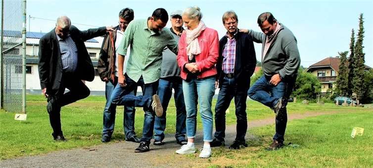 Im Mai hieß es für die FWG-Mitglieder in Miesenheim noch „Schuhkontrolle“, nachdem sie das Gelände zwischen Nette und Mühlenstraße betreten hatten. Nach der Markierungsaktion „Haufen sucht Herrchen“ sind die „Tretminen“ dort deutlich weniger geworden.Harald Hoffmann