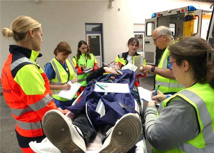 Im Marienkrankenhaus Cochem angekommen, wurden die Sanitäter bereits von Notfallteams erwartet.