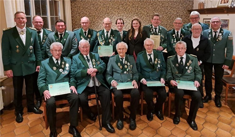 Im Mittelpunkt des Abends standen Ehrungen und Auszeichnungen verdienter Mitglieder des Schützenvereins und des Tambour-Corps.  Foto: Jan Hammer