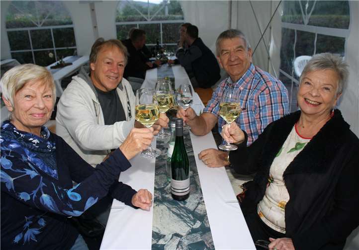 Im Mittelpunkt des Interesses stand natürlich der leckere Bremmer „Mosel“, der an allen Festtagen erfreulichen Absatz fand.