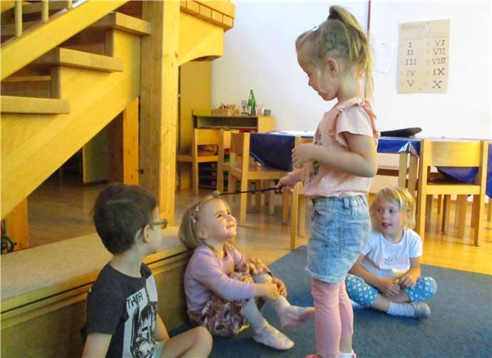 Im Mittelpunkt des Projektes standen das gemeinsame Singen und Musizieren, das Instrumentalspiel mit dem Orff-Instrumentarium als auch mit „Körperinstrumenten“.