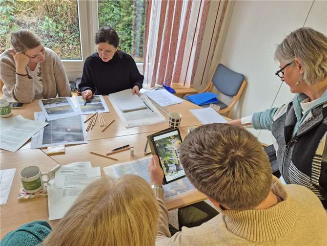 Im Mittelpunkt des Workshops stand die Entwicklung von Konzepten, die den Friedhof als Raum für Trauer und Leben begreifen.