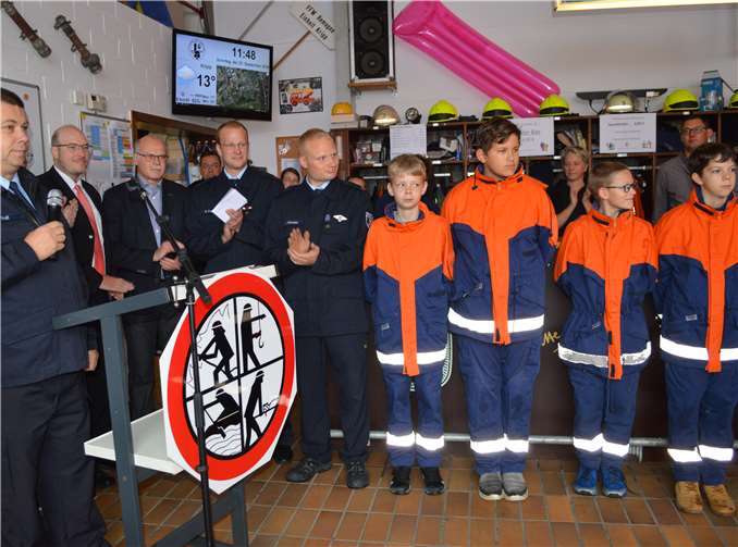 Im Mittelpunkt stand am Sonntag die Jugendfeuerwehr. Wie unverzichtbar sie ist, zeigt nicht zuletzt die Tatsache, dass aktuell die Hälfte der aktiven Wehrleute aus ihren Reihen erwachsen ist. AB