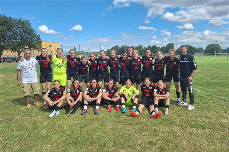 Im Mittelpunkt stand die spielerische Entwicklung der Mädels mit drei Testspielen. Foto: Mario Depta