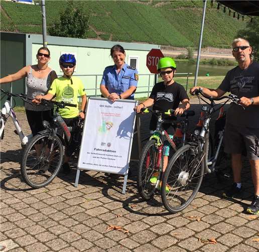 Im Moselort Ernst starteten Verkehrswacht und Polizei Cochem eine konzertierte Präventiv-Aktion. Foto: TE
