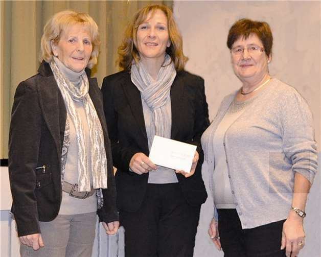 Im Namen aller Kinder und Jugendlichen der Einrichtungen dankte Susanne Fetscher-Knopp, pädagogische Leiterin der neu gegründeten Spiel-Ki-Ste gGmbH, für die Geldspende. privat