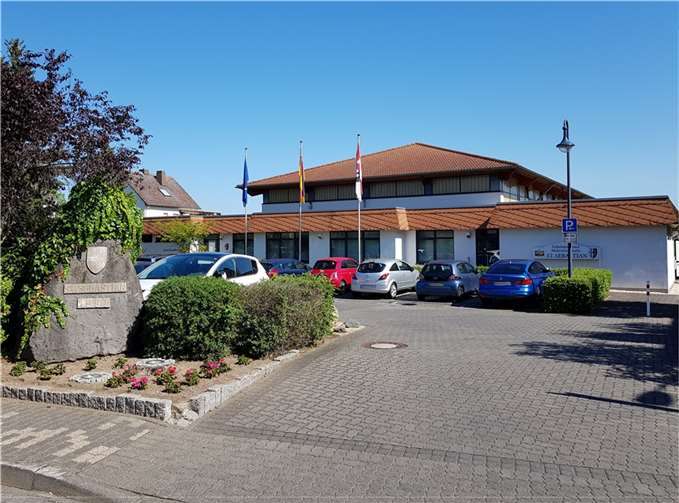 Im Nebenraum der Mehrzweckhalle St. Sebastian bietet die VHS der Verbandsgemeinde Weißenthurm den Kurs „Hatha Yoga am Nachmittag“ an. Foto: privat