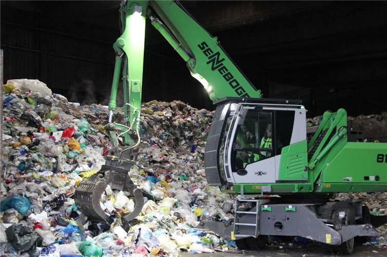 Im Neuwieder Entsorgungspark werden die Wertstoffe zum Weitertransport in die Sortieranlagen umgeladen.