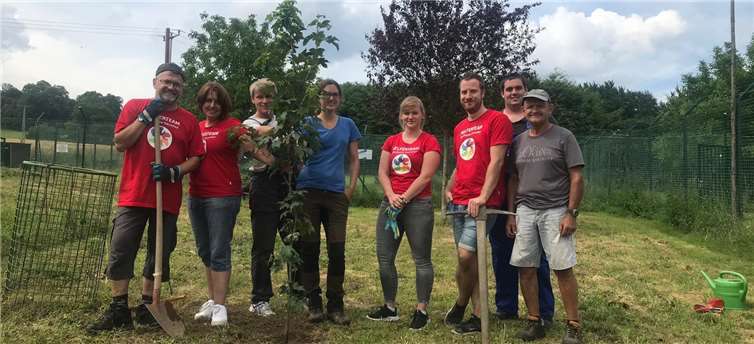 Im Neuwieder Tierheim brachten die Helfer die Zäune wieder auf Vordermann. Fotos: privat