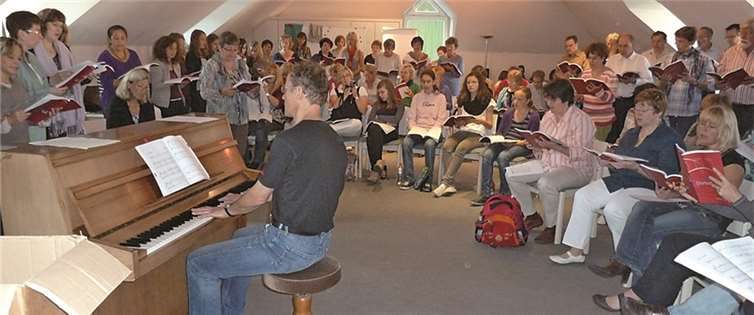 Im November ist Thomas Quast, einer der bedeutendsten Vertreter des Neuen Geistlichen Liedes, zu einem Chorworkshop in Haus Wasserburg zu Gast.Privat