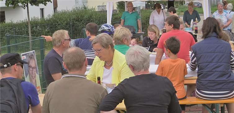 Im Odendorfer Neubaugebiet nutzten junge Familien und Neubürger das Grillfest dazu, ihren Wünschen Ausdruck zu verleihen.privat