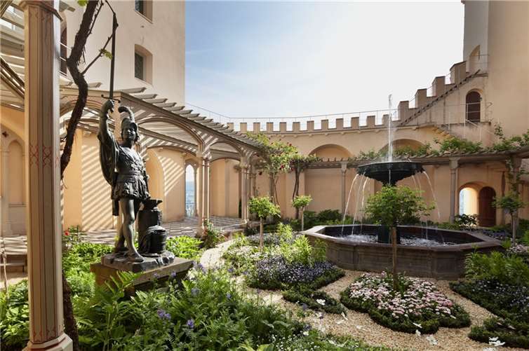 Im Pergolagarten von Schloss Stolzenfels. Foto: © Ulrich Pfeuffer, GDKE