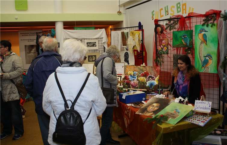 Im Pfarr- und Jugendheim sowie im Kindergarten von St. Klaus von Flüe fand erneut die Ausstellung heimischer Künstler statt. Fotos: -TE-