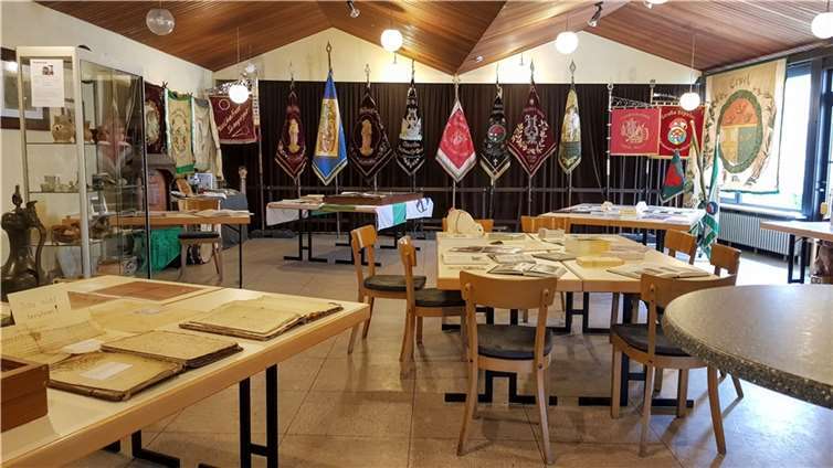 Im Pfarrsaal konnte eine beachtliche Sammlung an Exponaten präsentiert werden.  Foto: privat