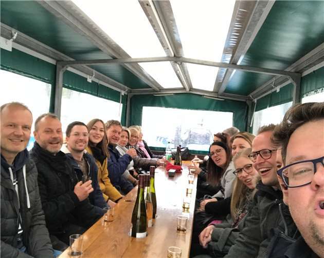 Im Planwagen herrschte ausgelassene Stimmung. Fotos: privat