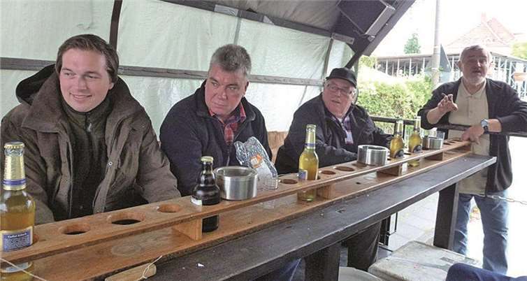 Im Planwagen lässt es sich gut aushaltenPrivat