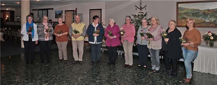 Im Rahmen der Adventsfeier erfuhren die Gruppenleiter eine Ehrung für ihr Engagement. Foto: Werner Dreschers