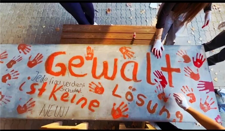 Im Rahmen der Aktion gestalteten die Jugendlichen kreative Gegenstände, darunter Armbänder, Windlichter, Bilderrahmen und Möbel. Foto: privat