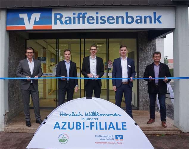 Im Rahmen der Azubi-Filiale übernehmen die Auszubildenden der Raiffeisenbank früh die Verantwortung.