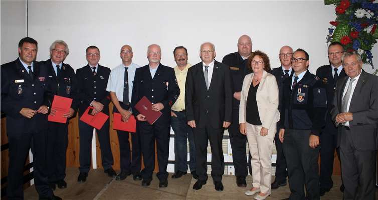 Im Rahmen der Delegierten- und Jahreshauptversammlung des KJFV konnten sich einige Floriansjünger über verdiente Auszeichnungen mit Ehrennadeln freuen.  Thomas Esser