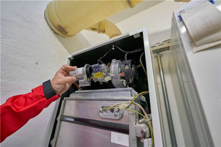 Im Rahmen der Erdgasumstellung muss häufig an Gasgeräten etwas ausgetauscht oder neu eingestellt werden.  Foto: Sascha Ditscher/evm