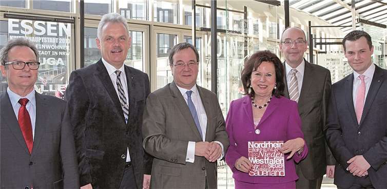 Im Rahmen der Eröffnung begrüßte die Landtagsabgeordnete Ilka von Boeselager die Gäste aus der Heimat, unter anderem den Leiter des Berufskollegs, Walter Dernbach, Bürgermeister Stefan Raetz und den Ersten Beigeordneten der Stadt, Dr. Raffael Knauber. privat