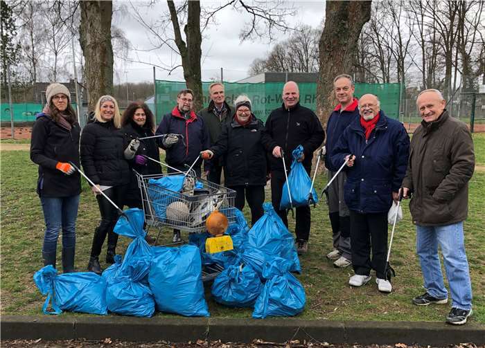 Im Rahmen der „Europäischen Reinigungswoche“, an der sich die Stadt Rheinbach wie alle Gemeinden im Rhein-Sieg-Kreis beteiligt, hatte sich der Vorstand der CDU zum Müllsammeln an der ehemaligen Realschule verabredet.Foto:privat