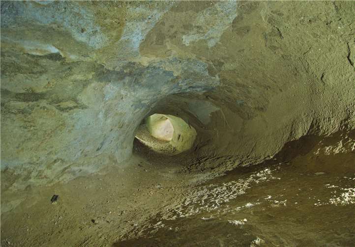 Im Rahmen der Exkursionen mit Sven von Loga geht es auch zu den Trasshöhlen.