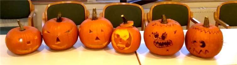 Im Rahmen der Herbstaktion entstanden diese schaurig-schönen Kunstwerke. privat