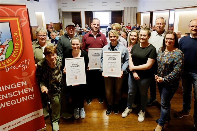 Im Rahmen der Jahreshauptversammlung wurden zahlreiche Mitglieder für ihre langjährige Vereinszugehörigkeit geehrt.