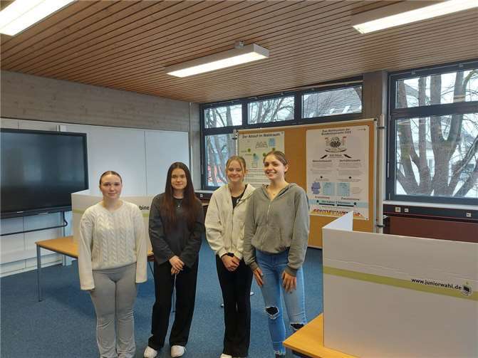 Im Rahmen der Juniorwahlen zur Bundestagswahl 2025 hatten die Schülerinnen und Schüler der St. Thomas Realschule Plus in Andernach die Gelegenheit, ihr politisches Interesse unter Beweis zu stellen. Foto: privat