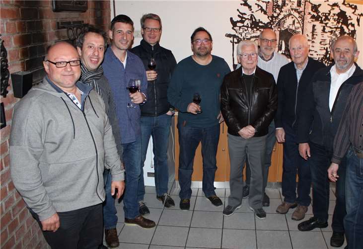 Im Rahmen der Mitgliederversammlung wurden langjährige Mitglieder vom Vorsitzenden Marc Linden (3.v.li.) geehrt.Foto: DU