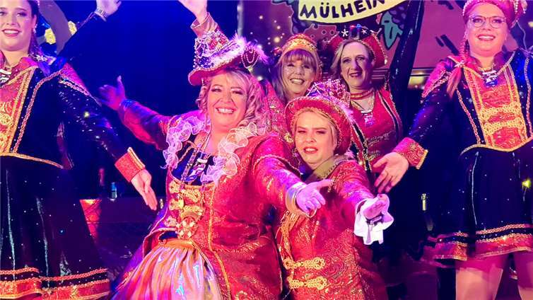 Im Rahmen der Möhnensitzung wurden Obermöhn Martina Müller Schösser und Möhnerich Andrea Koch als neues Möhnenpaar von Mülheim-Kärlich proklamiert.