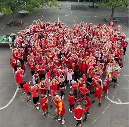 Im Rahmen der Mottowoche kamen die Kinder an einem Tag ganz in Rot gekleidet.  Foto: Grundschule Polch