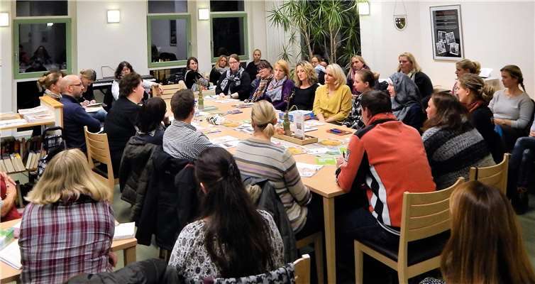 Im Rahmen der Schulung werden neu gewählte Elternausschüsse über ihre Rechte und Pflichten aufgeklärt. privat