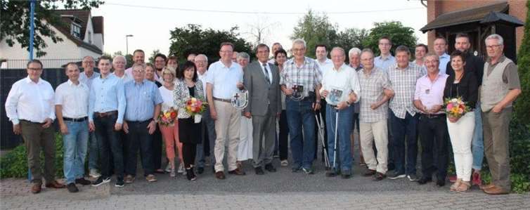 Im Rahmen der Sitzung des Verbandsgemeinderates wurden ausgeschiedene und langjährige Ratsmitglieder geehrt. Fotos: privat