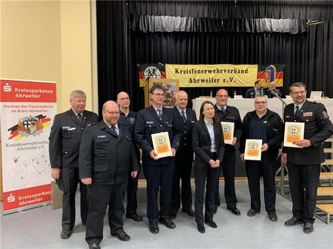 Im Rahmen der Verbandssitzung fanden Ehrungen statt.Foto: Kreisfeuerwehrverbandes Ahrweiler