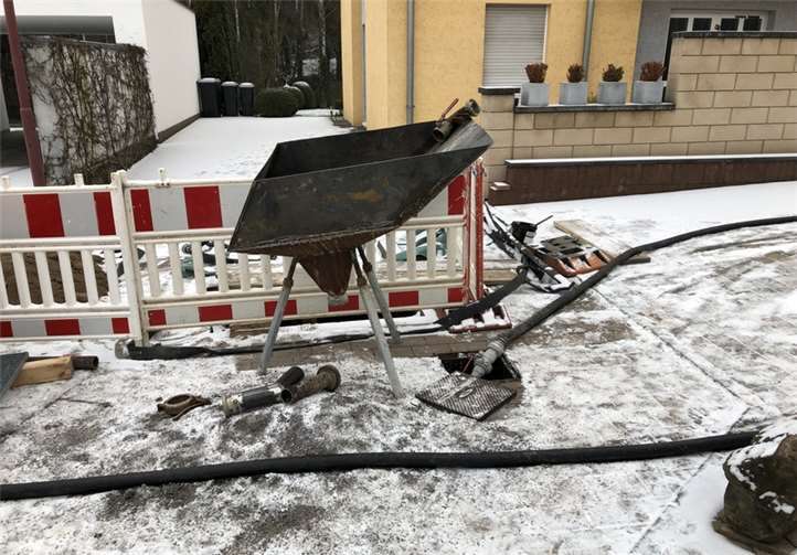 Im Rahmen der Verfüllungen im Wohngebiet „An der Eckerkaul“ wurden unter zwei Wohnhäusern weitere Schächte sowie ein tagesnaher Hohlraum entdeckt. Die Schächte und der Hohlraum konnten erfolgreich verfüllt werden. Foto: © SGD Nord