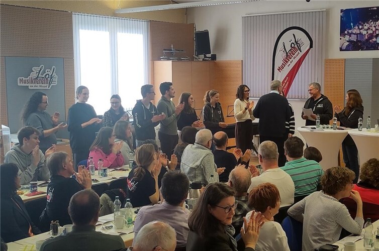 Im Rahmen der Versammlung wurden auch zahlreiche Mitglieder für ihre langjährige Treue geehrt.