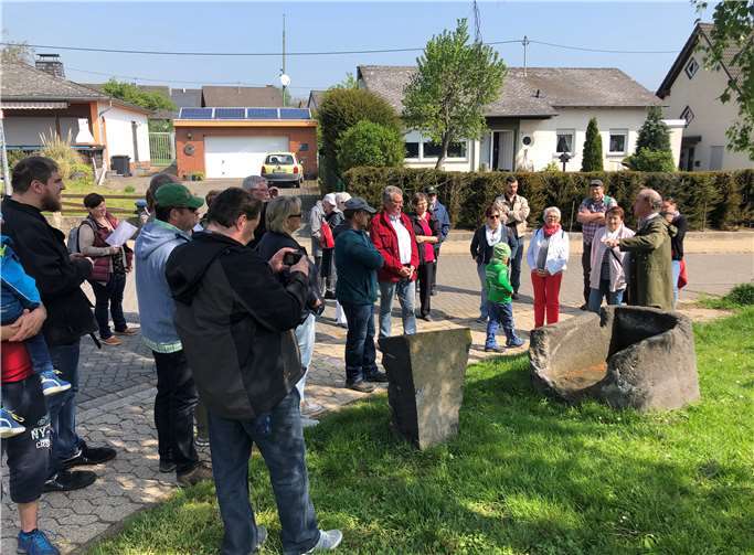 Im Rahmen der Wanderung erhielten die Teilnehmer einen anschaulichen Einblick in die geschichtlichen Ereignisse, historischen Zusammenhänge und das Zusammenleben der Menschen in Mendig.Foto: Privat