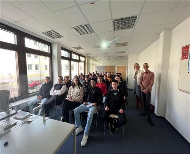 Im Rahmen der „Woche der Ausbildung“ fand im Berufsinformationszentrum (BiZ) der Agentur für Arbeit Neuwied ein Vortrag „Sprache als Schlüssel – Dein Weg zur Ausbildung“ statt. Quelle: Agentur für Arbeit