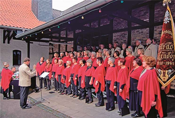 Im Rahmen der achten Wachtberger Kulturwochen hatte der Gesangverein „Eintracht“ Adendorf zu einer musikalischen Matinee in den Köllenhof eingeladen. privat