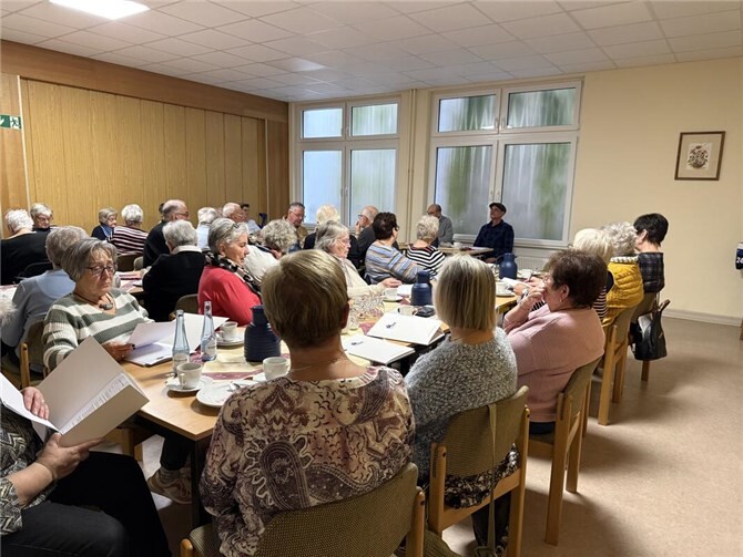 Im Rahmen der jährlichen Informationsveranstaltungen zu Vorsorgevollmachten waren die Mitarbeiter des Sozialen Kompetenz-Zentrums (SK) Andernach am 29. Oktober 2025 zu Gast beim „Missemer“ Seniorentreff im Pfarrheim St. Kastor. Foto: privat