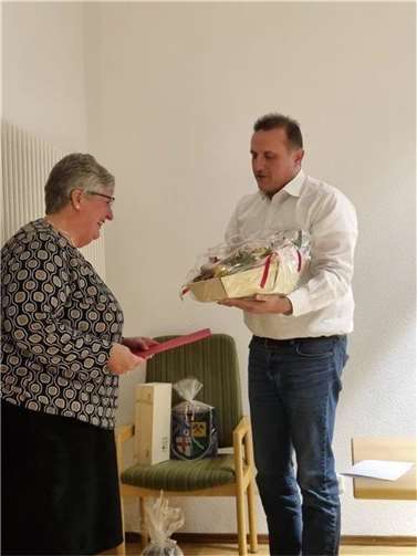 Im Rahmen der letzten Ortsgemeinderatssitzung wurde Jutta Unger, die ihre Tätigkeit als Beigeordnete zum 31. Dezember 2022 beendet hat, gebührend verabschiedet. Foto: privat