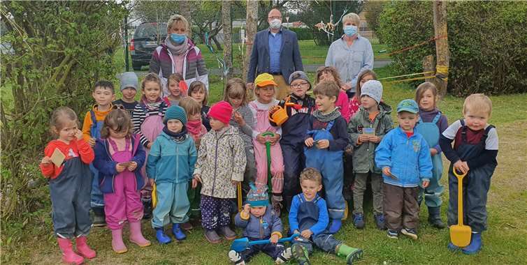 Im Rahmen der neuen Aktion wird Kindertagesstätten und Grundschulen in der VG Adenau Blumensamen zur Verfügung gestellt. Foto: privat